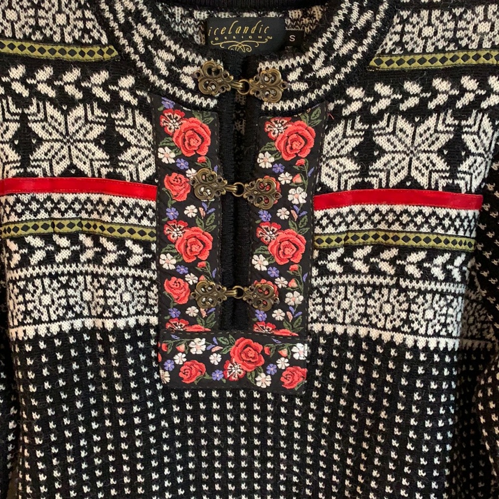 Icelandic Design 100% Wool Fair Isle Floral Handmade Sweater - Picture 2 of 9